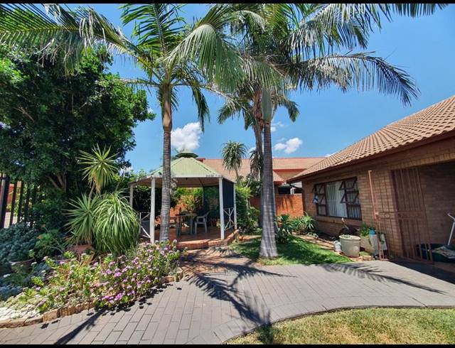 2 BEDROOM HOUSE FOR SALE IN MONTANA PARK